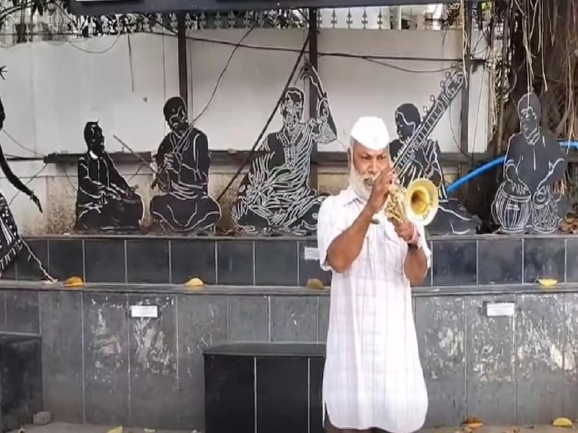 पूर्वी लग्नात-सणासुदीला किंवा सोहळ्यासाठी ट्रंपेट वाजवलं जायचं. कोरोनाच्या आधी त्यांचं बँजो पथक होतं. मात्र सगळं ठप्प झालं. गेल्या 40 वर्षांपासून ते ट्रंपेट वाजवत आहेत. आपली कला सादर करत आहेत. कधी पनवेल, पुणे, पुण्याच्या आसपासचा परिसर असं दिवसभर फिरून ते आपली कला सादर करुन त्यातून पैसे कमवतात. 