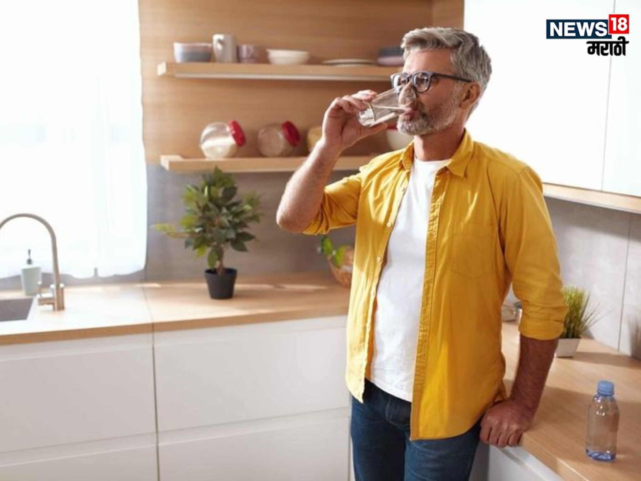Health : उभं राहून पाणी पिण्याची सवय ठरू शकते जीवघेणी? काय होत नुकसान, वाचून व्हाल शॉक!