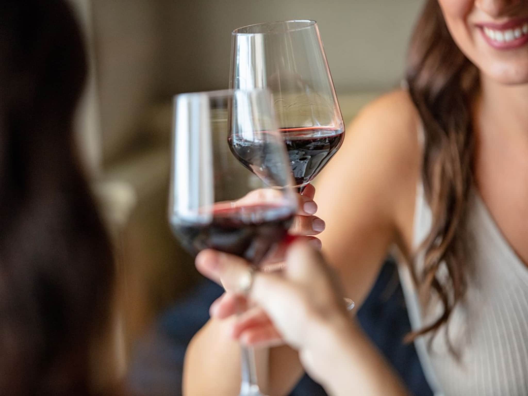 Wine Fact : वाइन कधीच खराब होत नाही असं तुम्ही पण आतापर्यंत समजत होतात का? थांबा हे कसं ओळखायचं आधी जाणून घ्या