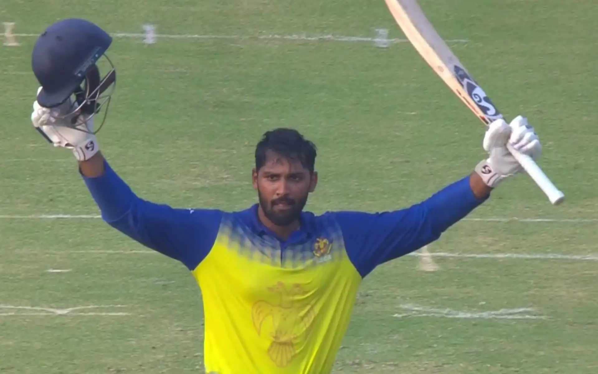 रविचंद्रन स्मरनने चंडीगडविरुद्धच्या सामन्यात नाबाद 227 रन केले आहेत. प्रथम श्रेणी क्रिकेटमध्ये स्मरनची सरासरी 76.8 ची आहे. 22 वर्षांच्या स्मरनने प्रथम श्रेणी क्रिकेटमधील त्याच्या 4 शतकांपैकी 3 शतकांचं द्विशतकांमध्ये रुपांतर केलं.