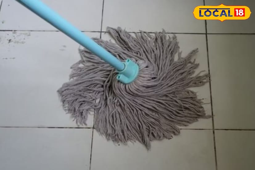 हिवाळ्यात, तुमची खोली कोमट पाण्याने पुसा. हिवाळ्यात फरशी अधिक थंड राहाते. म्हणून कोमट पाण्याने फरशी पुसल्याने केवळ स्वच्छता सुधारत नाही तर खोली थोडीशी उबदार देखील वाटते.