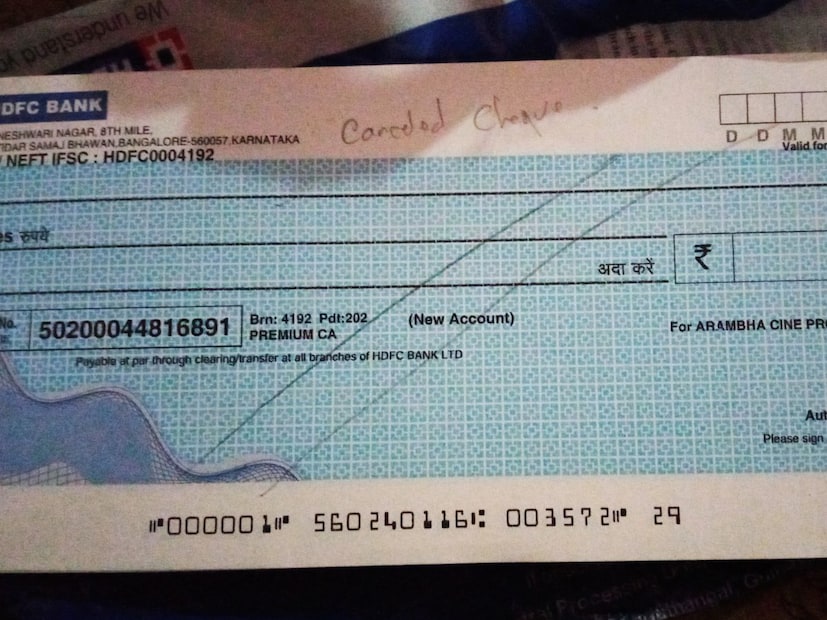 स्टेल चेक (Stale Cheque)म्हणजे तो जारी केलेल्या तारखेपासून फक्त तीन महिन्यांसाठी वैध असतो. यानंतर, चेक आपोआप कालबाह्य होतो आणि तो कॅश करता येत नाही. उदाहरणार्थ, जर हा चेक 1 जानेवारी रोजी जारी केला गेला तर तो मार्च अखेरपर्यंत वैध राहील आणि नंतर आपोआप कालबाह्य होईल.