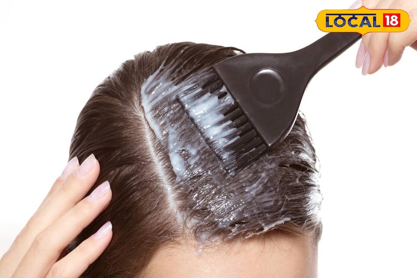 हिवाळ्यात गरम पाण्याने आंघोळ करणे आरामदायी असते, परंतु केसांसाठी ते चांगले नसते. गरम पाण्यामुळे केसांची मुळे कमकुवत होतात आणि कोरडेपणा वाढतो. टाळूची आर्द्रता टिकवून ठेवण्यासाठी नेहमी कोमट पाण्याने केस धुवा.