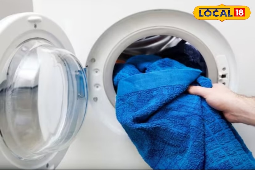 लिंबाचा रस आणि मीठ यांचे मिश्रण देखील हा वास दूर करण्यासाठी उपयुक्त ठरू शकते. लिंबातील सायट्रिक आम्ल जीवाणू आणि वास दोन्ही नष्ट करते. एक बादली कोमट पाण्यात दोन लिंबाचा रस आणि एक चमचा मीठ घाला, नंतर कपडे किंवा ब्लँकेट थोडा वेळ भिजवा. यामुळे वास नाहीसा होईल आणि त्यांना नैसर्गिक सुगंधही मिळेल.