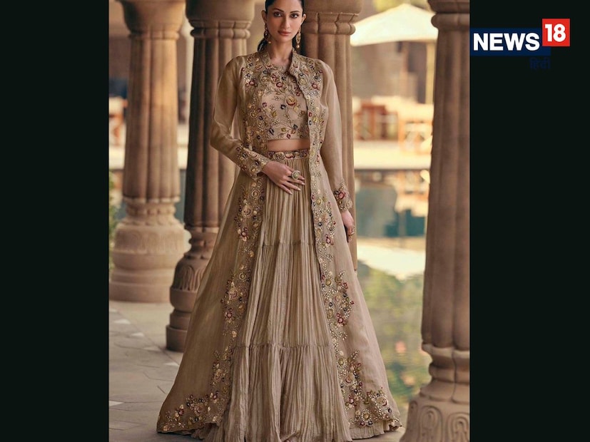 जॅकेट स्टाईल लेहेंगा (Jacket Style Lehenga) : तुम्हाला पारंपरिकतेसोबत मॉडर्न फ्युजन हवे असेल, तर जॅकेट स्टाईल लेहेंगा ट्राय करा. यात ब्लाउजऐवजी एम्ब्रॉयडरी किंवा मिरर वर्क असलेले लाँग जॅकेट घातले जाते, जे संपूर्ण लूकला रिच बनवते.