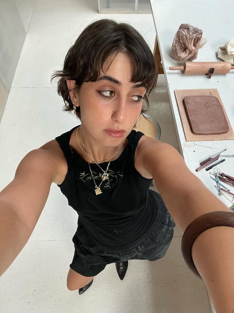 मीरा नायर यांची सून असण्याबरोबर रमा ही तिच्या नवऱ्यालाही भक्कम साथ देत आहे.  ती म्हणते प्रत्येक यशस्वी व्यक्तीमागे एक मजबूत व्यक्ती असते आणि न्यू यॉर्कच्या महापौरपदाच्या शर्यतीत आघाडीवर असलेल्या जोहरान ममदानीसाठी ती व्यक्ती त्याची पत्नी रमा दुवाजी होता.