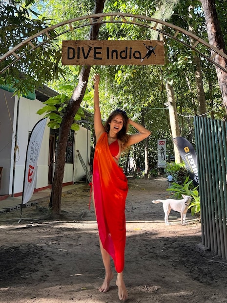 विद्या मालवदेच्या वैयक्तिक आयुष्यात अनेक चढ-उतार आले आहेत. 1997 मध्ये विद्याने इंडियन एअरलाइन्सचे पायलट कॅप्टन अरविंद सिंग बग्गा यांच्याशी लग्न केलं. पण अवघ्या तीन वर्षांनी 14 जुलै 2000 रोजी तिच्या नवऱ्याचं पटना येथे विमान अपघातात निधन झालं. वयाच्या 27 व्या वर्षी विद्याच्या पदरी निराशा आली. ती विधवा झाली. 