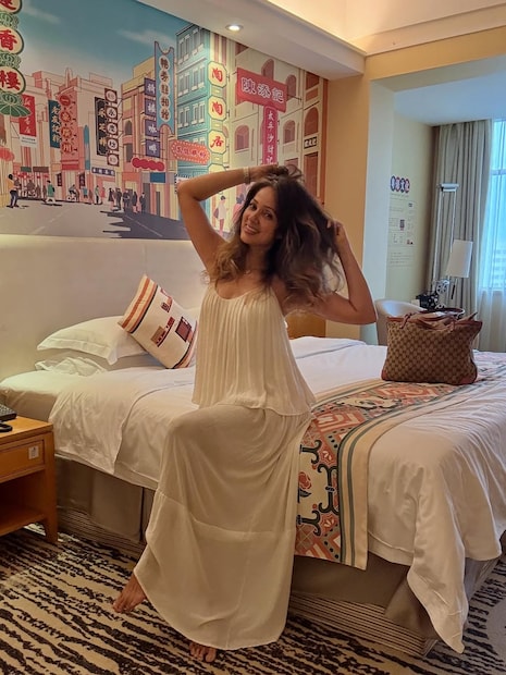 नवऱ्याच्या निधनानंतर विद्या मालवदे पूर्ण खचली होती. आपलं आयुष्य संपवण्याचाही तिने विचार केला होता. पण ती त्यातून बाहेर आली. 