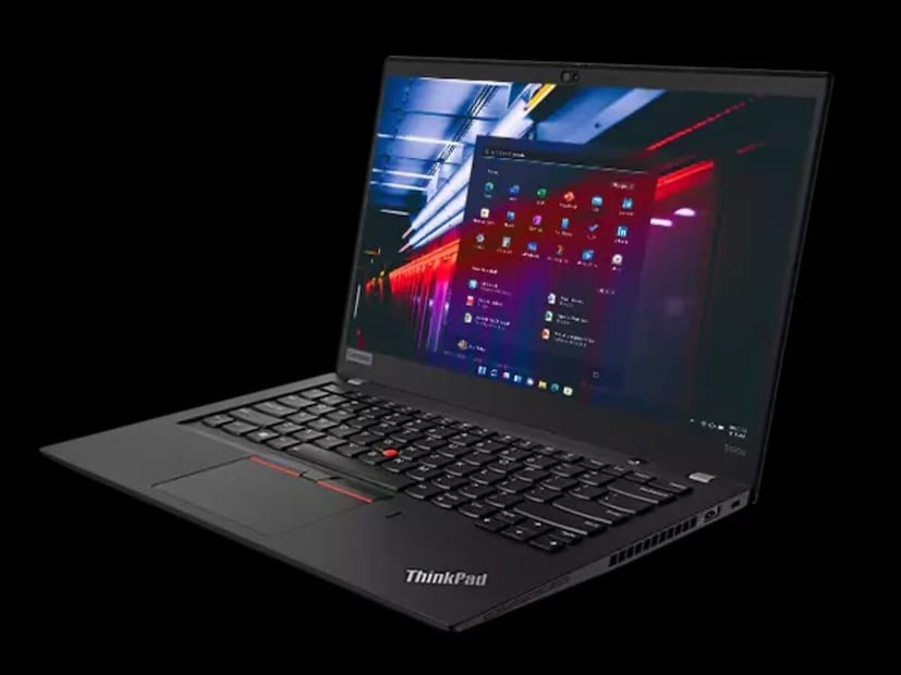 Certified ThinkPad T490s- हे नूतनीकरण केलेले Lenovo लॅपटॉप Intel Core i5-8365U प्रोसेसर, 16GB RAM आणि 512GB SSD सह येते. ज्यामुळे ते या किंमत श्रेणीत बरेच शक्तिशाली बनते. 14-इंच फुल एचडी डिस्प्ले, विंडोज 11 आणि 0.69-इंच पातळ डिझाइन हे प्रोफेशनल्ससाठी आदर्श बनवते. किंमत: ₹24,990.