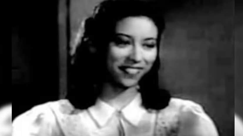 एके दिवशी लतिका त्याच नर्तिकेसोबत मिनर्वा स्टुडिओमध्ये गेली.  तिथे तिची भेट अभिनेता, दिग्दर्शक आणि निर्माता सोहराब मोदी यांच्याशी झाली. मोदी हे 1930 - 1960 च्या दशकात इंडस्ट्रीतील लोकप्रिय व्यक्तिमत्व होते.