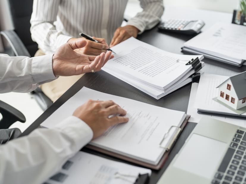 या कायद्याने हिंदू समाजातील वैयक्तिक आणि कौटुंबिक मालमत्तेचे नियम स्पष्टपणे निश्चित केले आणि स्त्रियांना त्यात समान हक्क दिले. चला तर मग जाणून घेऊया. या कायद्याखाली मुलींना कोणते अधिकार मिळतात आणि ते कसे लागू होतात.