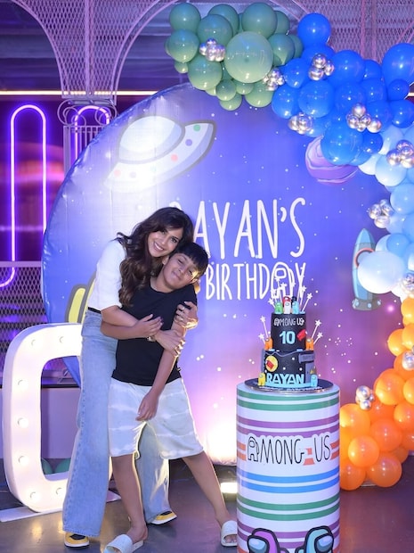 संयुक्ताने 'कॉफी विथ लव्ह', 'तुघलक दरबार' आणि 'माय डियर भूतम' सारख्या सिनेमांमध्ये काम केलं. अभिनेत्रीचं लग्न कार्तिकशी झाले आहे. त्यांना एक मुलगा देखील आहे. संयुक्ताचा पती कार्तिक काही दिवसांसाठी दुबईला गेला होता पण त्यानंतर तो परतला नाही. काही कारणांमुळे दोघांचा डिवोर्स झाल्याची माहिती मध्यंतरी समोर आली होती. 