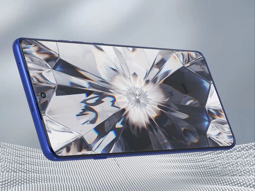 प्रोसेसर: MediaTek Dimensity 8350 Extreme, 12GB RAM पर्यंत आणि 512GB UFS 4.0 स्टोरेज. कॅमेरा: ट्रिपल कॅमेरा - 50MP प्रायमरी + 50MP अल्ट्रा-वाइड + 10MP टेलिफोटो, 50MP सेल्फी. अपडेट्स: 3 Android अपडेट्स आणि 4 वर्षांचे सिक्युरिटी अपडेट्स.