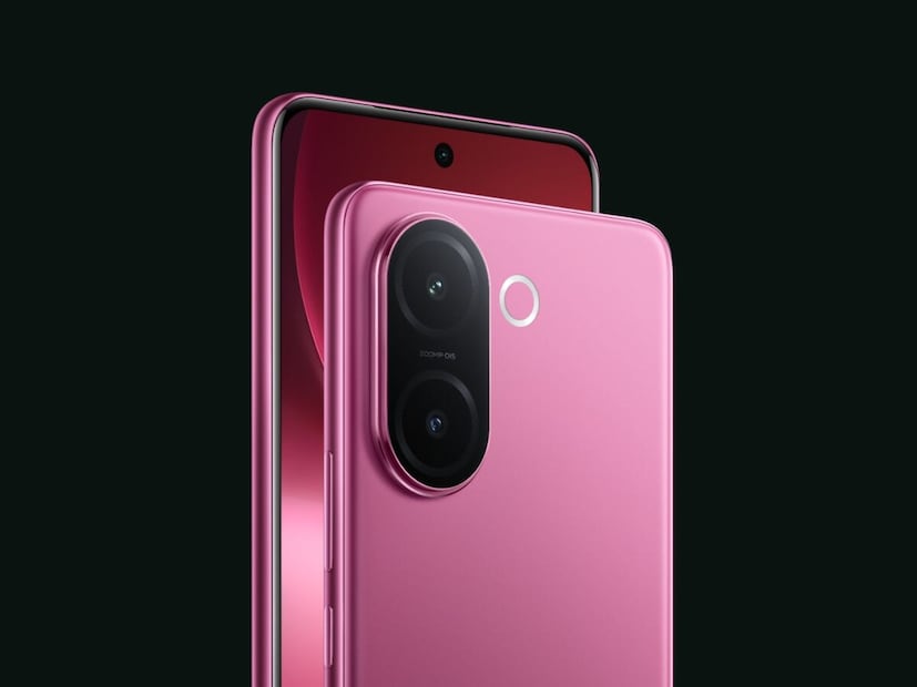 Vivo V60e- विवो V60e हा स्मार्टफोन 29,999 रुपयांना उपलब्ध आहे आणि त्याची सर्वात मोठी ताकद म्हणजे त्याचा कॅमेरा आणि एआय फीचर्स. डिस्प्ले: 6.77-inch Quad Curved AMOLED, 120Hz रिफ्रेश रेट, 1.07 बिलियन रंग. कॅमेरा: 200MP प्रायमरी OIS + 8MP अल्ट्रा-वाइड, 50MP फ्रंट कॅमेरा. बॅटरी: 6,500mAh, 90W फास्ट चार्ज. फीचर्स: IP68/IP69, NFC, IR Blaster, 360° अँटेना, AI क्रिएटिव्ह मोड्स.