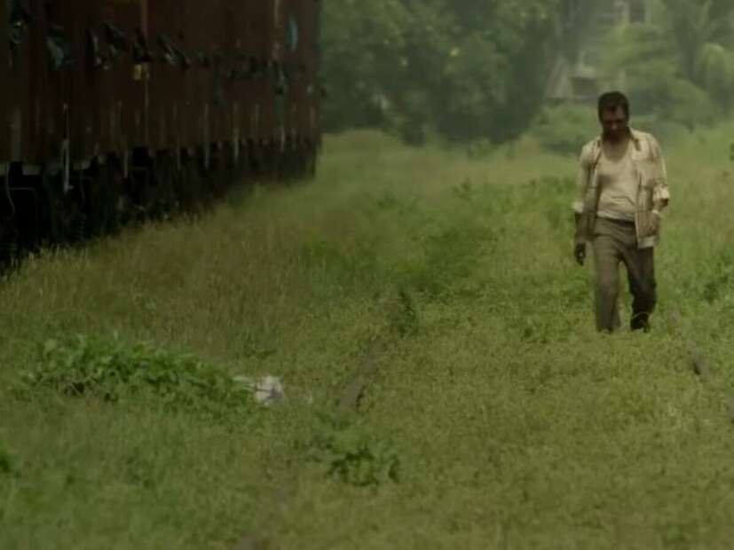 रमन स्वतःहून पोलिसांना शरण येतो आणि ९ खून केल्याचे सांगतो. त्यानंतर तो जेलमधून पळून जातो आणि बहिणीसह तिच्या कुटुंबाची हत्या करतो. सिनेमाच्या क्लाइमॅक्समध्ये रमन राघवनला भेटतो आणि म्हणतो की, राघवनही त्याच्यासारखाच सायको आहे.