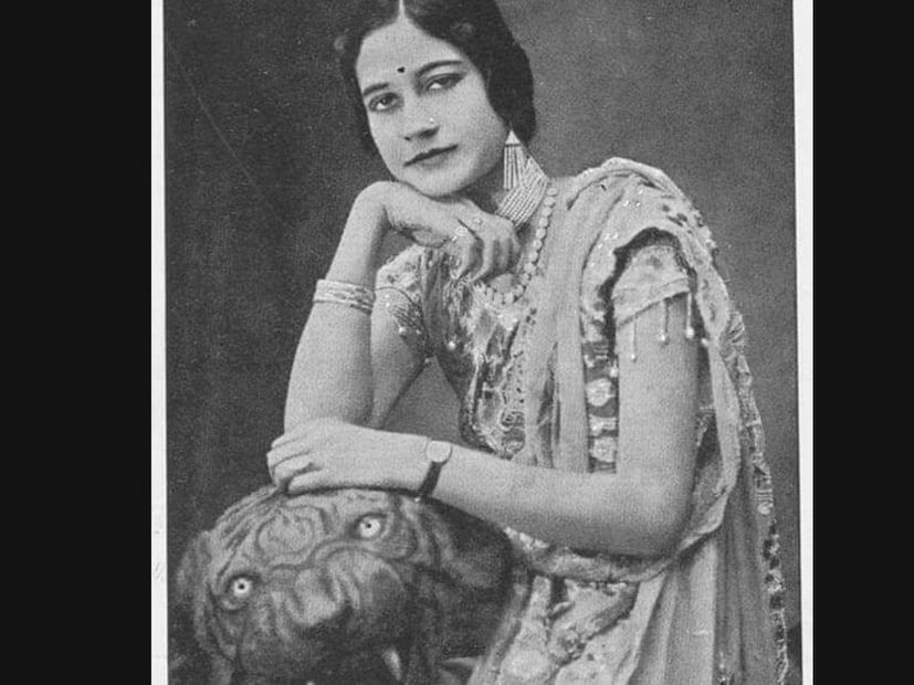 सुग्गनबाई यांनी मुलीला खास प्रशिक्षण देण्याचा निर्णय घेतला. कज्जनबाईंना इंग्रजी, उर्दू आणि शास्त्रीय संगीताचे शिक्षण घेण्यासाठी पाटण्याला पाठवले होते. यामुळे त्यांची हिंदी-उर्दूसह इंग्रजीवरही चांगली पकड होती.