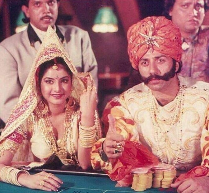 सिनेमात चंकी पांडे, अमरीश पुरी, रझा मुराद आणि नसीरुद्दीन शाह सारखे दिग्गज कलाकार होते. अॅक्शन थ्रिलर असलेला हा सिनेमा प्रचंड हिट झाला होता. त्या वर्षी सर्वाधिक कमाई करणारा हा सहावा सिनेमा होता. या सिनेमानं दिव्या भारतीला एका रात्रीत स्टार बनवलं. 