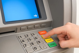 ATMचं कॅन्सल बटण दोन वेळा दाबल्याने काय होईल? 99% लोकांना माहितीच नाही