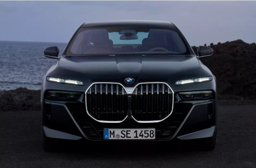 नवीन लक्झरी कारसह, काही जुन्या वाहनांचा देखील शिपमेंटचा भाग होता. यामध्ये 2015 ची पोर्श केयेन, 2015 ची फोर्ड मस्टँग, 2014 ची किआ सोल आणि 2018 ची निसान व्हर्सा नोट यांचा समावेश होता. 2017 ची फोक्सवॅगन जेट्टा आणि 2007 ची बीएमडब्ल्यू 750 आय हीदेखील होती.