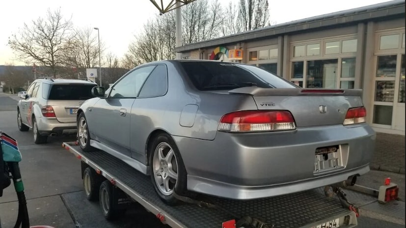 सर्वात अनपेक्षित यादींपैकी एक 1996 ची होंडा प्रील्युड होती, जी आतापर्यंत बनवलेली 65 वी प्रील्युड एसआयआर असल्याचं म्हटलं जातं, जी उर्वरित कार्गोसह प्रवास करत होती.