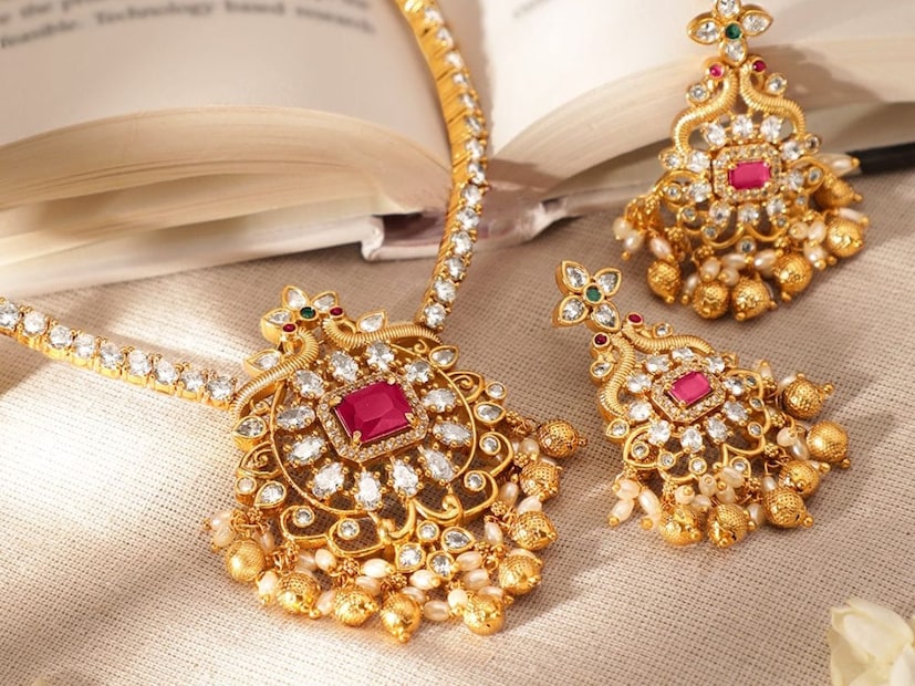 सोन्यातील पैसा काढून तो शेअर बाजारासारख्या त्वरित परतावा देणाऱ्या पर्यायांमध्ये वळवला जाईल. ट्रेड डील झाल्यास सोन्याच्या सुरक्षित मागणीत मोठी घट होईल आणि किमतीत नरमाई येण्याची शक्यता आहे.