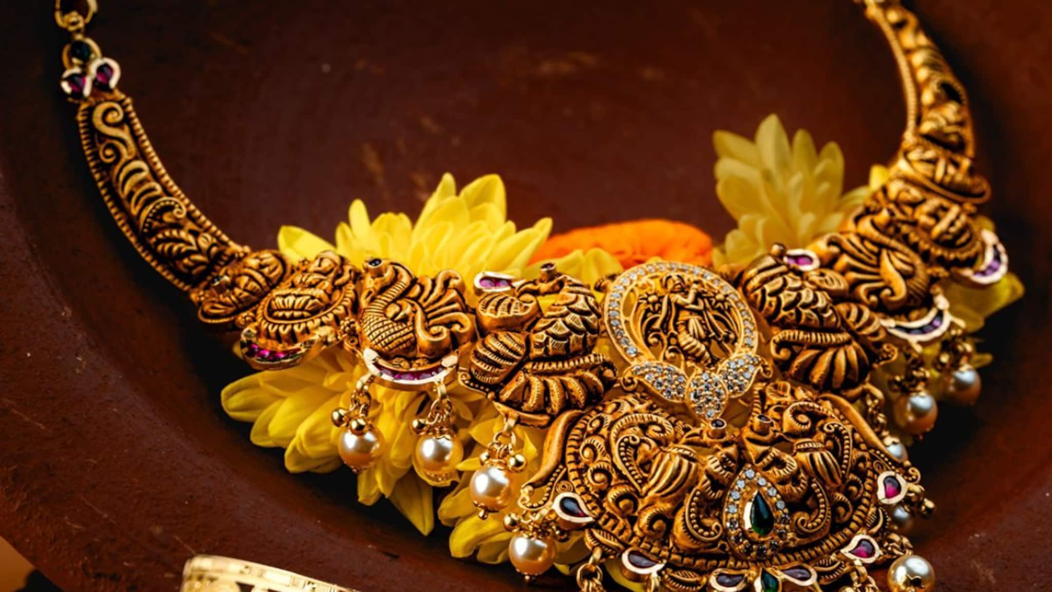 तुम्ही आज 5 लाखांचं सोनं खरेदी केल्यास 2030 मध्ये याची किंमत किती असेल? पाहाच