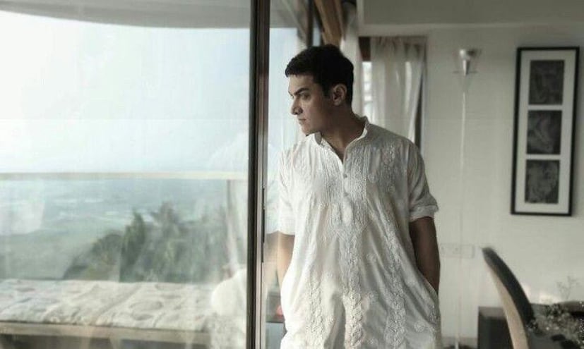 आमिर खानने 2013 मध्ये पाचगणीमध्ये दोन एकरची मालमत्ता खरेदी केली. हे फार्महाऊस त्याच्या आणि त्याच्या कुटुंबासाठी शांततेचं ठिकाण आहे.  टाइल केलेले छप्पर, बाहेर उसाच्या खुर्च्या आणि नीटनेटके कुंपण आहे. आमिर त्याच्या फॅमिलीसोबत इथे सुट्ट्या एन्जॉय करण्यासाठी जात असतो.