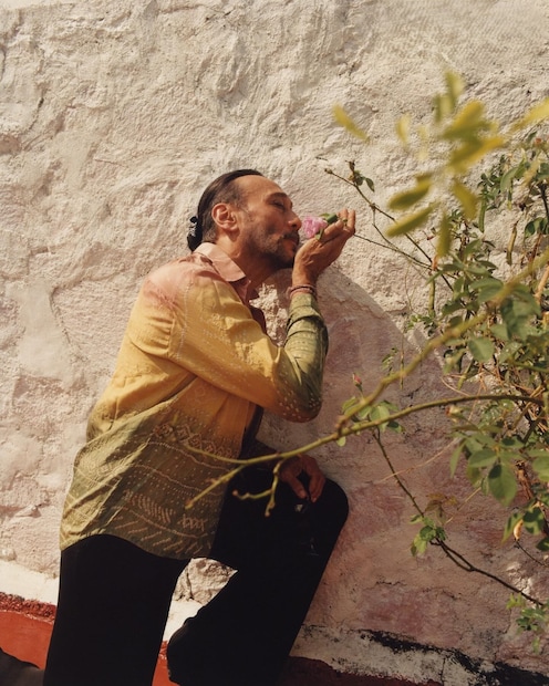 जॅकी श्रॉफ यांनीही मुंबई आणि पुण्यादरम्यान 44,000 चौरस फूट फार्महाऊस बांधले आहे. त्यांच्या त्यांच्या 25 व्या बर्थडेला याची खरेदी केली होती. या फार्महाऊसमध्ये माशांचे तलाव, ओपन-एअर अँफीथिएटर, जकूझी, अरेना-शैलीतील जिम आणि जॅकीचा आवडता सेंद्रिय शेती क्षेत्र आहे.