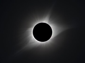 100 वर्षातील सर्वात मोठं सूर्यग्रहण! 6 मिनिटं काही देशांमध्ये दिवसा अंधार पडणार