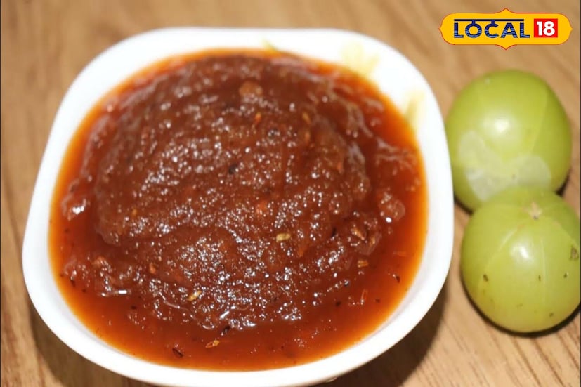 गोड-आंबट आवळा चटणी : आवळा उकळवा, लगदा काढा, कोथिंबीर, हिरव्या मिरच्या, 1 चमचा भाजलेले जिरे आणि काळे मीठ घाला. आता सर्व साहित्य एकत्र बारीक करा आणि चटणी तयार करा. व्हिटॅमिन सी समृद्ध ही चटणी सर्दी आणि खोकला रोखण्यास देखील उपयुक्त आहे.