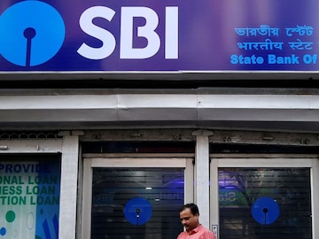 SBI ने बंद केली सर्वात लोकप्रिय सेवा, आता पेमेंट कसं करायचं सांगितली प्रोसेस SBI ने बंद केली सर्वात लोकप्रिय सेवा, आता पेमेंट कसं करायचं सांगितली प्रोसेस