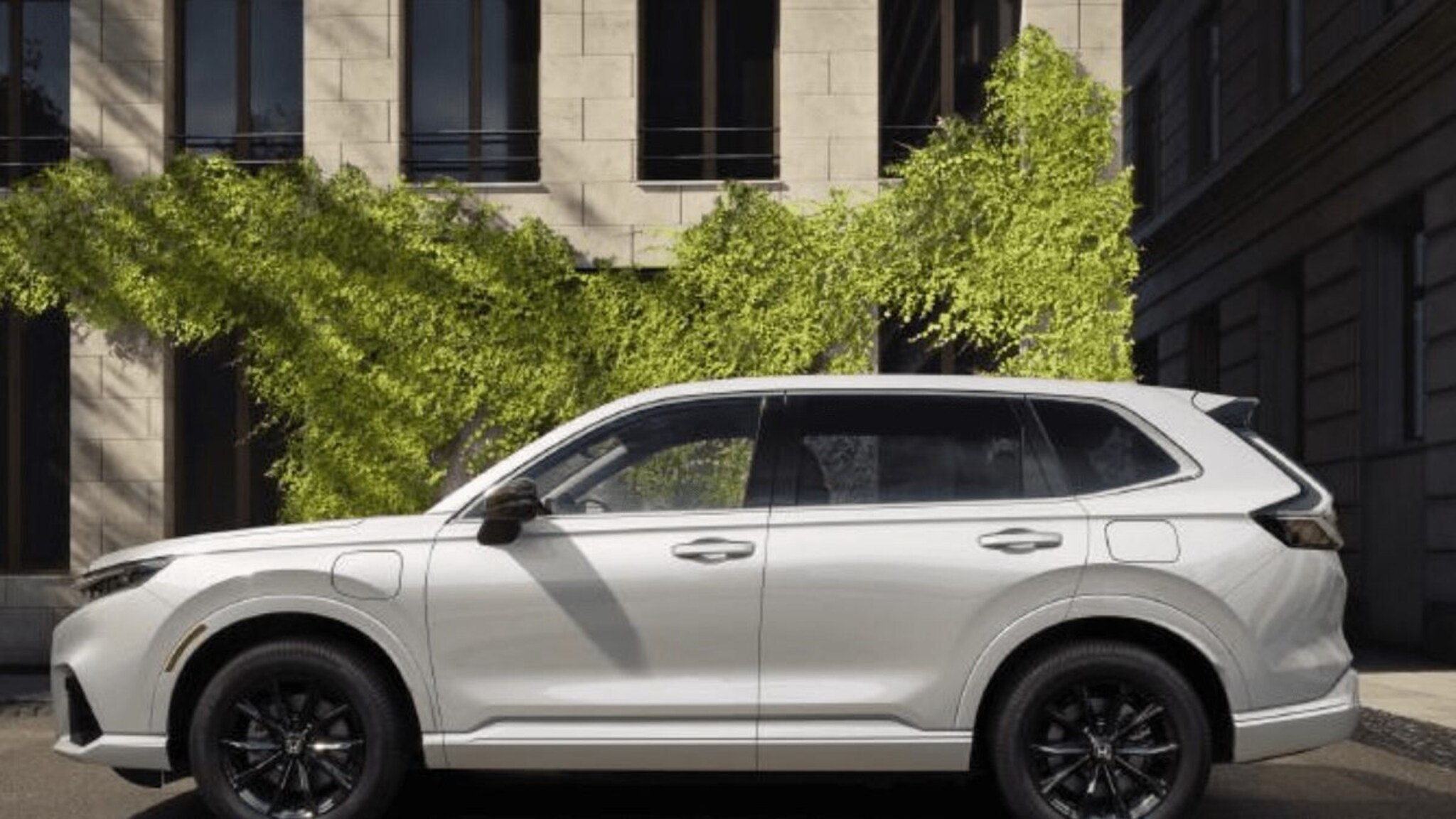 नवी 2025 Honda CR-V Hybrid आली समोर! 900kmच्या दमदार रेंजसह करु शकते एंट्री