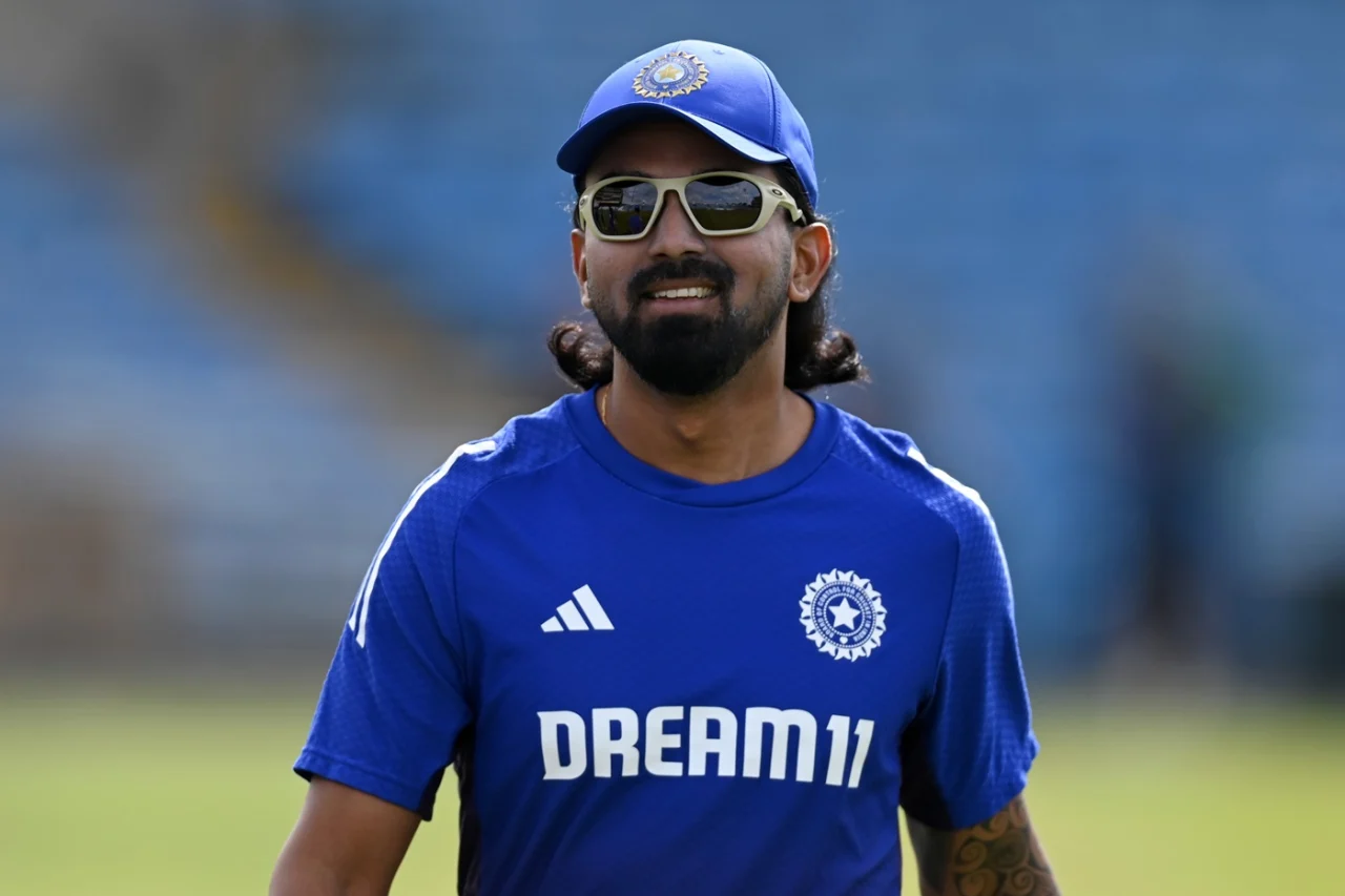 दक्षिण आफ्रिकेविरुद्धच्या 3 वनडे मॅचच्या सीरिजसाठी टीम इंडियाची घोषणा झाली आहे. दुखापतग्रस्त शुभमन गिलऐवजी केएल राहुलला वनडे टीमची कॅप्टन्सी सोपवण्यात आली आहे. दक्षिण आफ्रिकेविरुद्धच्या 3 वनडे मॅचच्या सीरिजसाठी टीम इंडियाची घोषणा झाली आहे. दुखापतग्रस्त शुभमन गिलऐवजी केएल राहुलला वनडे टीमची कॅप्टन्सी सोपवण्यात आली आहे.