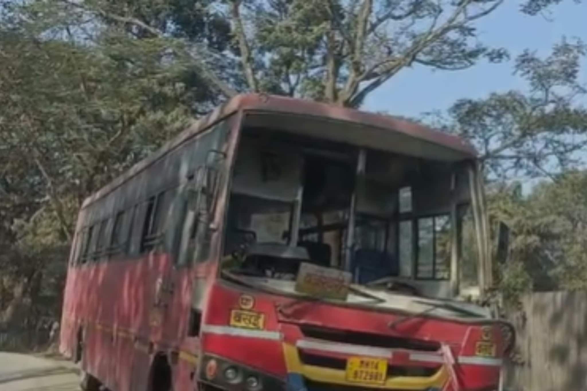 Accident : ओव्हरटेक करण्याच्या नादात एसटीचा भीषण अपघात