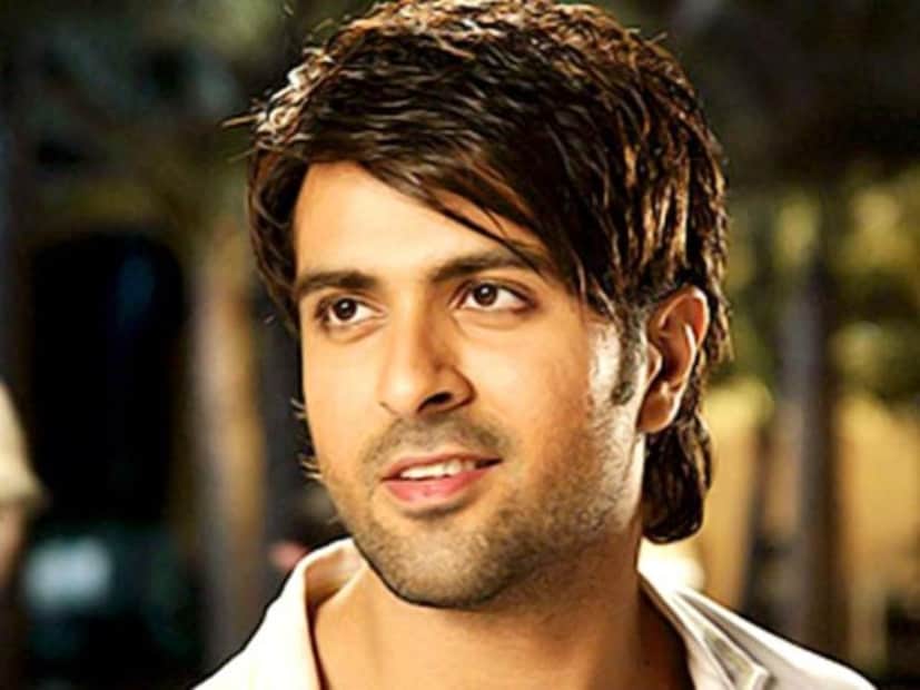  मोठ्या पडद्यावर फ्लॉप ठरलेल्या या अभिनेत्याला ओटीटीवर जादू दाखवण्यात मात्र यश आले. ओटीटीवर त्याला चांगलीच ओळख मिळाली.