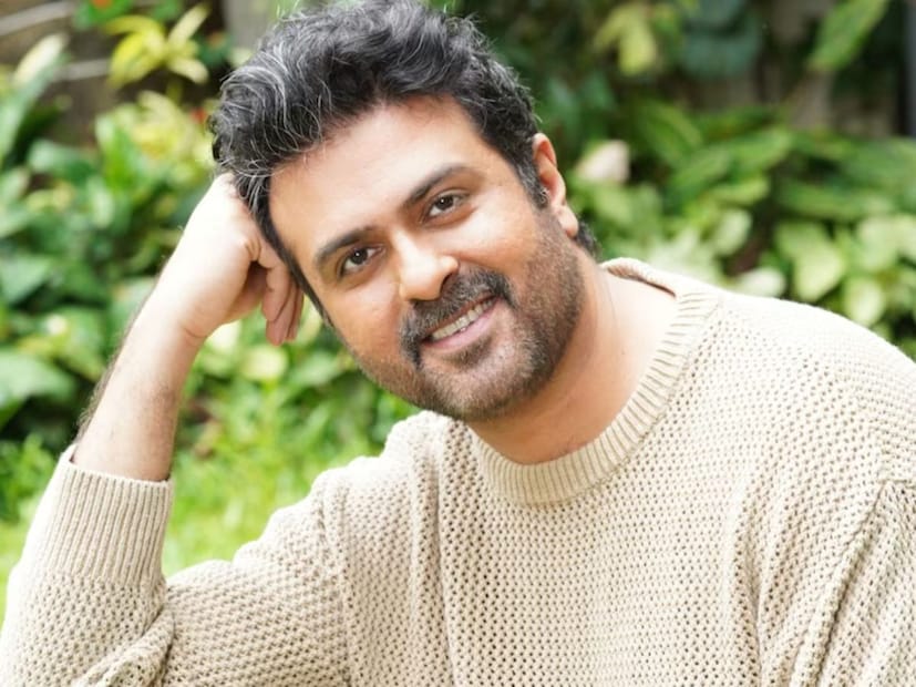  अभिनेता हरमन बावेजा याने 'लव्ह स्टोरी 2025' या चित्रपटाच्या माध्यमातून 2008 मध्ये बॉलिवूडमध्ये पदार्पण केलं. या चित्रपटात तो प्रियंका चोप्रासोबत दिसला होता आणि त्यावेळी त्यांच्या नात्याच्या अफवा खूप चर्चेत होत्या. एवढेच नव्हे, त्या काळात हरमन बावेजाची तुलना ऋतिक रोशनशी केली जायची, कारण त्याची डान्सिंग स्टाइल आणि लुक्स ऋतिकसारखे वाटायचे.