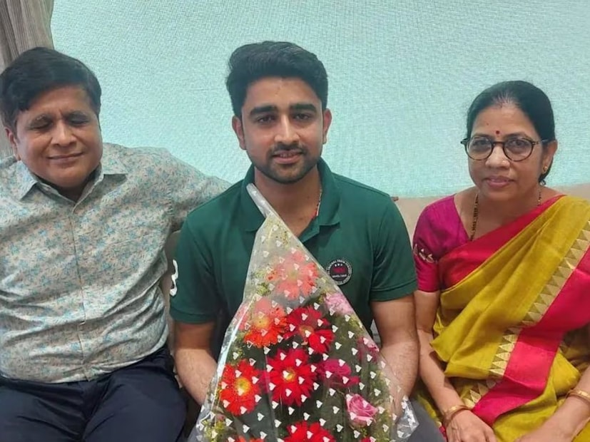  अभय डागाने आपल्या स्वप्नांची पटकथा स्वतः लिहिली आणि ती साकारही केली. फक्त दोन वर्षांच्या मेहनतीनंतर त्यांनी 2023 साली पहिल्याच प्रयत्नात UPSC परीक्षा क्रॅक केली आणि संपूर्ण देशात 185वी रँक मिळवली. अभयने आपल्या आयुष्यात तीन वेगवेगळ्या भूमिका साकारल्या. अभिनेता , तंत्रज्ञानतज्ञ आमि आता सरकारी अधिकारी.