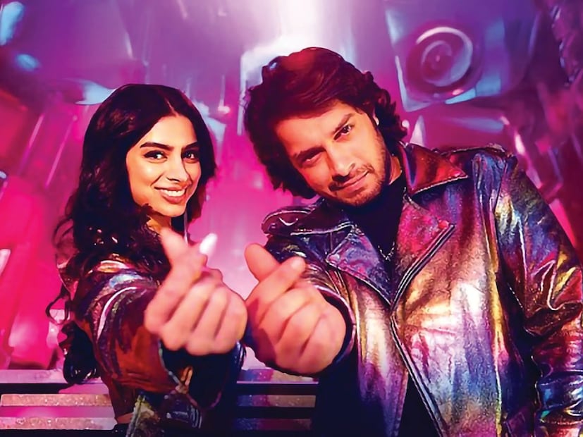  फिल्मचा पहिला भाग 'लव्हयापा' आहे तर दुसऱ्या भागात तो 'लव्ह + सियापा' बनतो. जेव्हा त्यांची गोष्ट लग्नापर्यंत पोहोचते, तेव्हा बानीचे वडील दोघांसमोर अशी एक अट ठेवतात, ज्यामुळे त्यांच्या खऱ्या प्रेमाचे स्तर उघड होऊ लागतात.