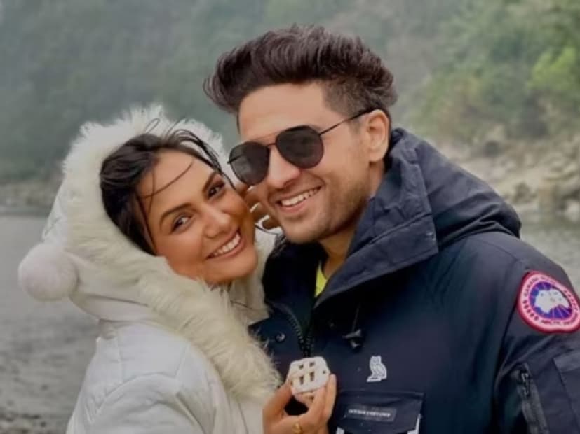  आकांक्षा चमोला (Akansha Chamola) : आकांक्षा चमोल टीव्ही स्टार गौरव खन्नाची पत्नी आहे. काही दिवसांपूर्वीच ती 'बिग बॉस 19'मध्ये दिसली होती. आकांक्षा आणि गौरवच्या लग्नाला 9 वर्ष झाली असली तरी अजून ते आई-बाबा झालेले नाहीत.