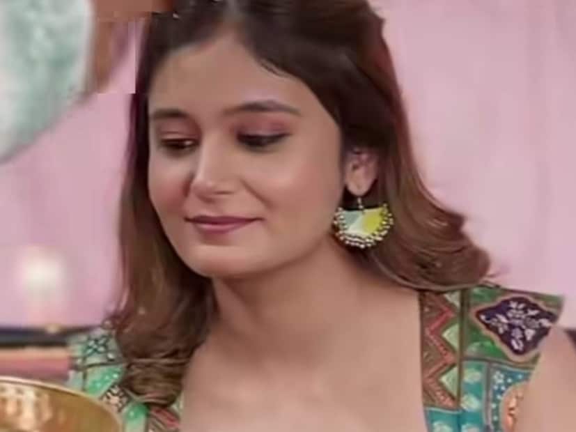  मेहंदीसोहळ्या अनुष्का खूप खुश दिसत आहे. लवकरच अनुष्का आता मेघनसोबत लग्नबंधनात अडकणार आहे.