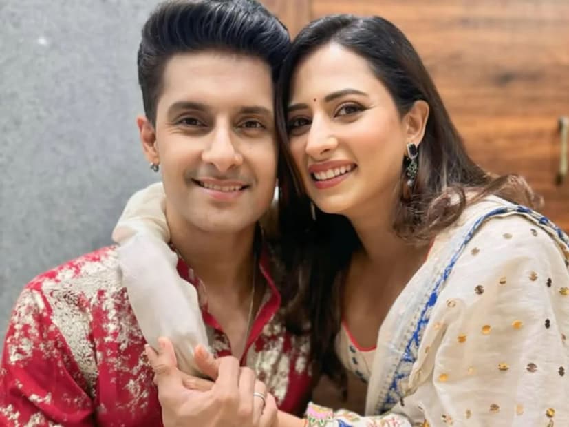  सरगुन मेहता (Sargun Mehta) : सरगुन मेहता आणि रवी टीव्हीचे पावर कपल आहेत. दोघांची रोमँटिक केमिस्ट्री चाहत्यांच्या पसंतीस उतरते. पण लग्नाच्या 12 वर्षांनंतरही ते आई-बाबा झालेले नाहीत.