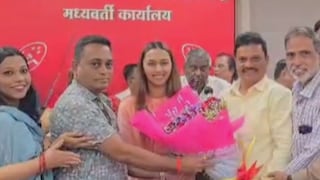 जयंत पाटलांनी पत्ता उघडला, बालेकिल्ल्यात नगराध्यक्षपदाचा उमेदवार केला जाहीर जयंत पाटलांनी पत्ता उघडला, बालेकिल्ल्यात नगराध्यक्षपदाचा उमेदवार केला जाहीर