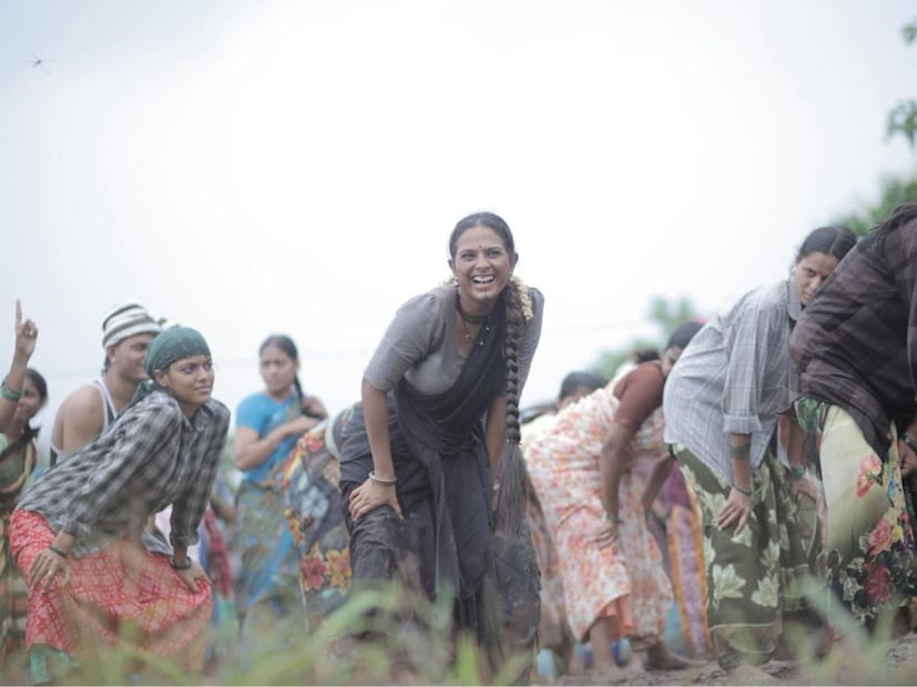  राजा राजागाण्याच्या टिझरवरुन या गाण्याच्या कथेत दोन प्रेमींमध्ये जातीमुळे आलेला दुरावा पाहायला मिळत आहे. अर्थात हा दुरावा संगीतकार हितेश मोडक यांनी त्यांच्या संगीताने अगदी उठावदार केला आहे. दिग्दर्शक सचिन कांबळेने हे गाणं दिग्दर्शित केलं आहे. 'जीव रंगला', 'लल्लाटी भंडार' यांसारखी आयकॉनिक गाणी लिहिणारे गीतकार संजय कृष्णाजी पाटील यांनी या गाण्याचे बोल लिहिले आहेत. तर गायक रामानंद उगले, सौरभ साळुंखे, श्वेता दांडेकर यांनी त्यांच्या सुमधुर स्वरात हे गाणं गायलं आहे. तर हे सुंदर गाणं अगदी अचूक लोकेशनसहीत सुनीत गुरवने त्याच्या कॅमेऱ्यात कैद केलं आहे.