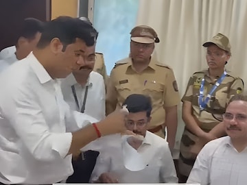 अविनाश जाधव (मनसे नेते) अविनाश जाधव (मनसे नेते)