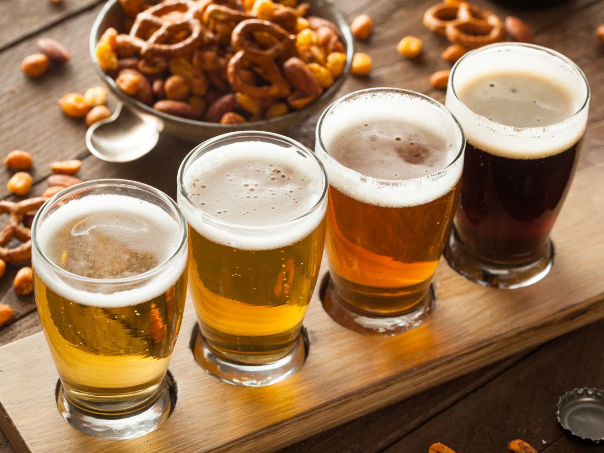 Beer : कॅन, पाईंट की बॉटल बिअर कशात प्यायची? एक्सपर्ट्स काय सांगतात