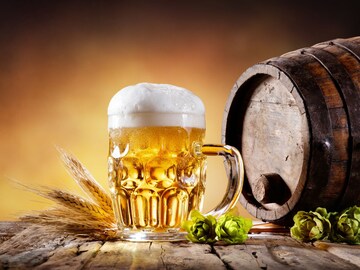 Beer : कॅन, पाईंट की बॉटल बिअर कशात प्यायची? एक्सपर्ट्स काय सांगतात