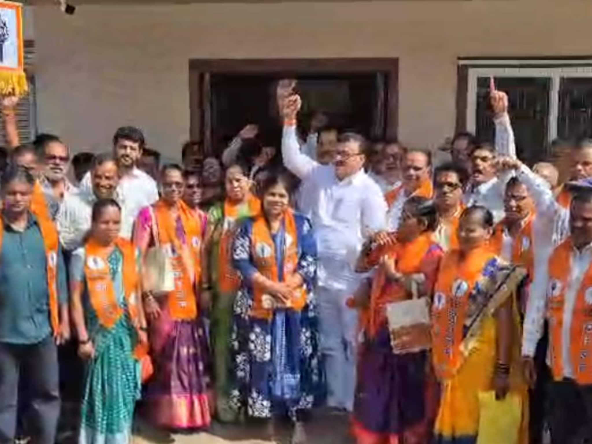 Ratnagiri : कोकणात महत्त्वाची घडामोड, शिंदे गटाला भास्कर जाधवांनी पाडलं खिंडार, जिल्हा परिषद निवडणुकीचं गणित बदललं