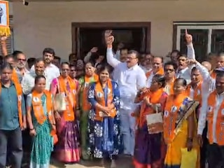 कोकणात महत्त्वाची घडामोड, शिंदे गटाला भास्कर जाधवांनी पाडलं खिंडार, जिल्हा परिषद निवडणुकीचं गणित बदललं कोकणात महत्त्वाची घडामोड, शिंदे गटाला भास्कर जाधवांनी पाडलं खिंडार, जिल्हा परिषद निवडणुकीचं गणित बदललं