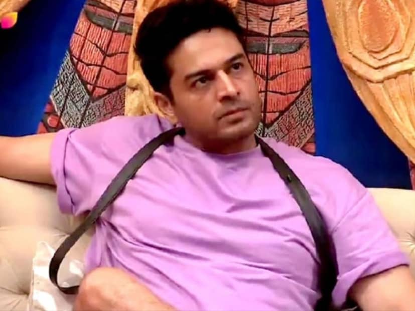  'बिग बॉस तक'ने दिलेल्या माहितीनुसार, गौरव खन्नाने 'बिग बॉस 19'चा 'तिकिट-टू-फिनाले' हा टास्क जिंकला आहे. त्यामुळे गौरव खन्ना 'बिग बॉस 19'चा पहिला फायनललिस्ट ठरला आहे. त्यामुळे गौरवच्या चाहत्यांचा आनंद गगनात मावेनासा झाला आहे.