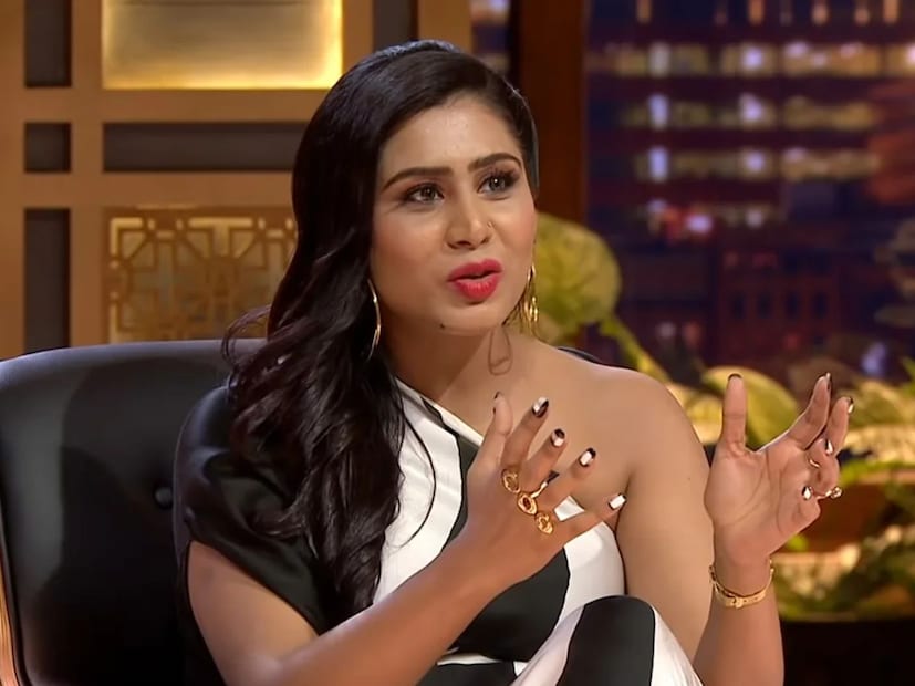  'बिग बॉस 19'मध्ये आता एका नव्या वाइल्ड कार्डची एन्ट्री होणार आहे आणि ती कोणी सामान्य व्यक्ती नसून शार्क टँक इंडियाची प्रसिद्ध जज गजल अलघ (Ghazal Alagh) आहे.